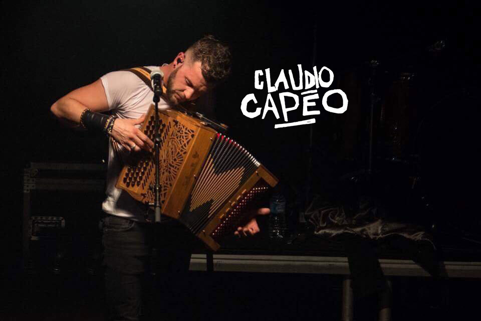 Claudio Capeo avec son accordéon Saltarelle Arcadia