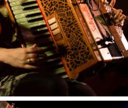 Mairearad Green with her accordion